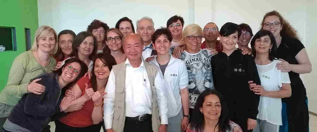 Gruppo di neo diplomati riflessologi On Zon Su con il Maestro Ming Caposcuola